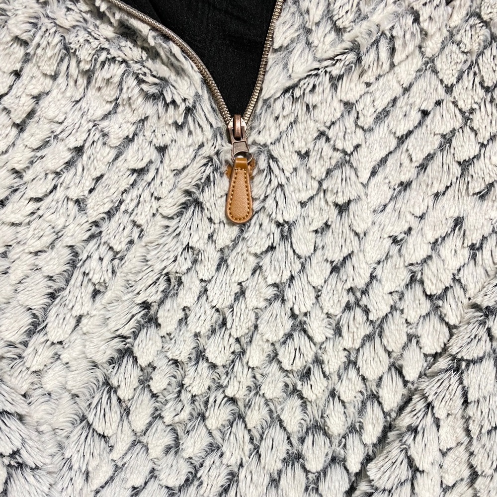 Fleece pullover - Picture 2 of 2